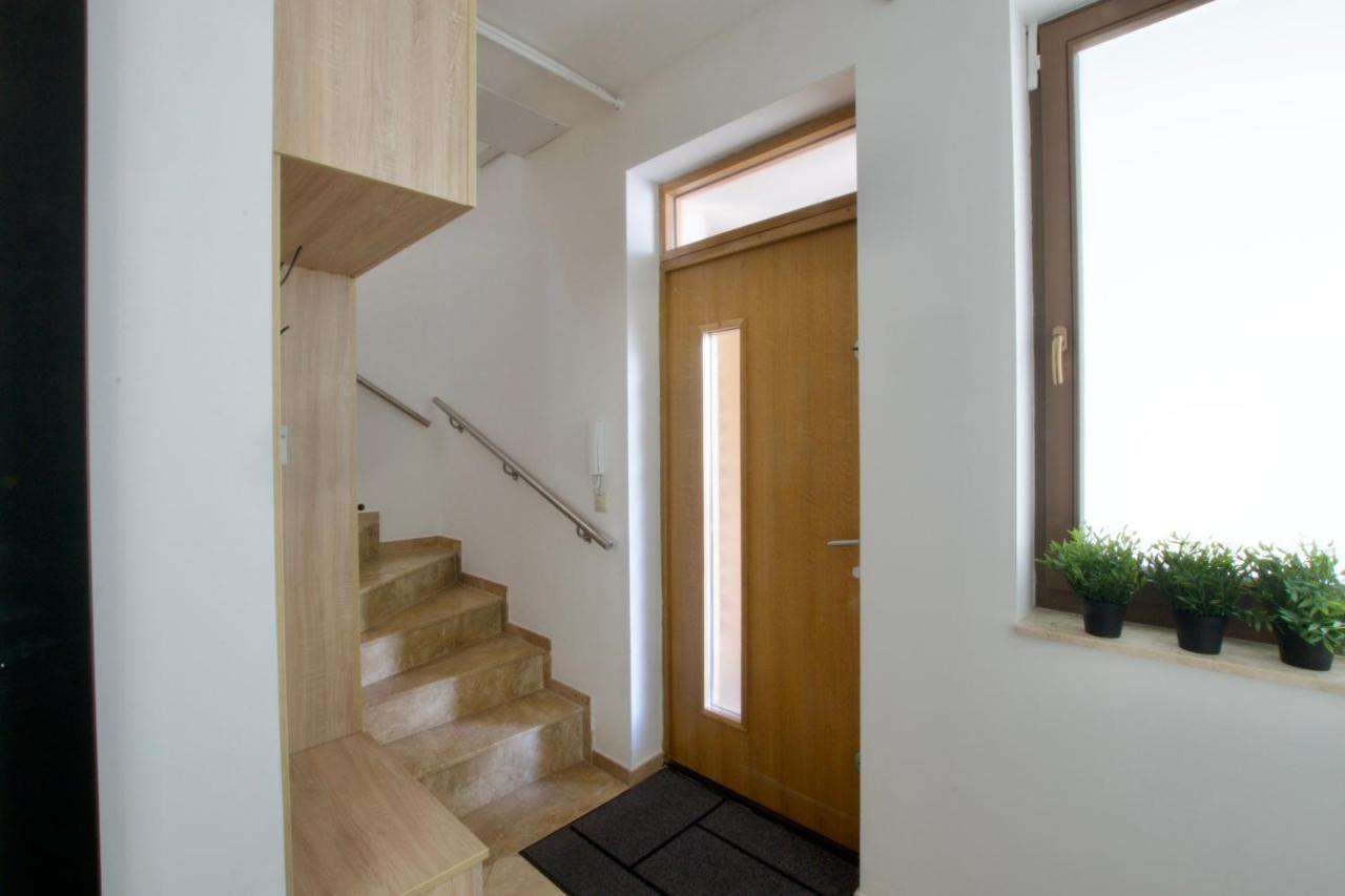 Penthouse Apartment By Hi5 -At The Top Of بودابست المظهر الخارجي الصورة
