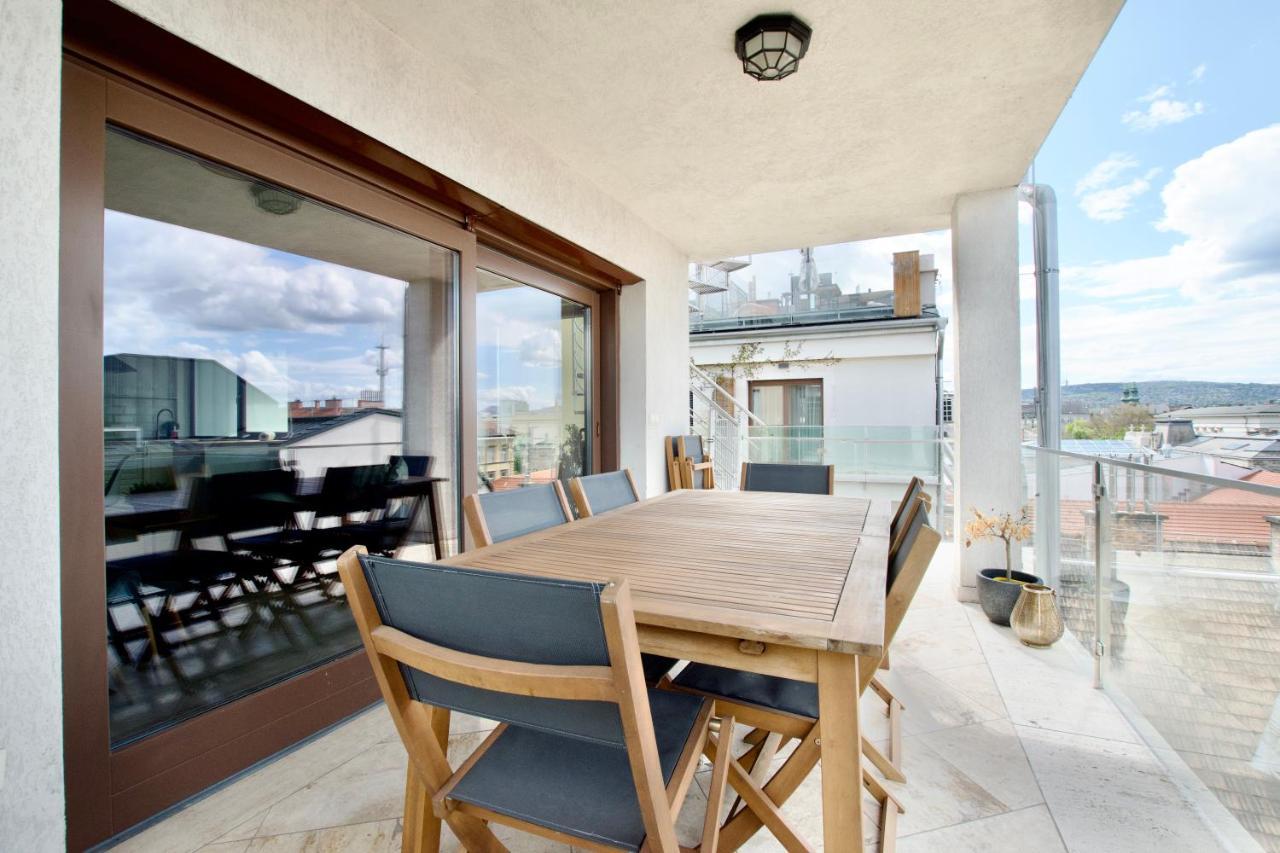 Penthouse Apartment By Hi5 -At The Top Of بودابست المظهر الخارجي الصورة