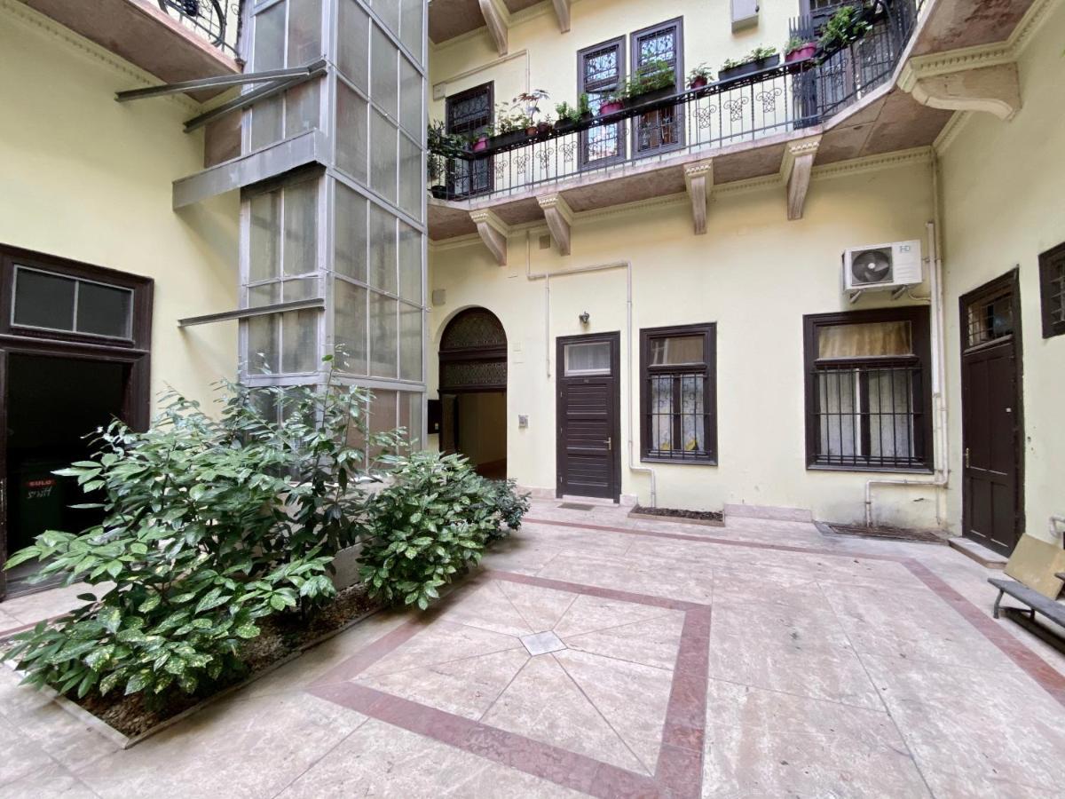 Penthouse Apartment By Hi5 -At The Top Of بودابست المظهر الخارجي الصورة